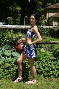 Gianna Gem Spreads Her Pussy Lips For Toys