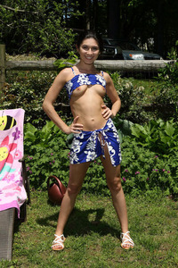 Gianna Gem Spreads Her Pussy Lips For Toys