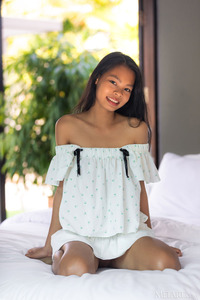 Po Share Her Naked Beauty With You For The First Time