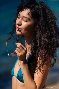 Violet Amrita American Cutie Is Soon Naked Except For Her Rose-tinted Sunglasses