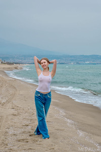 Lia Pink Her Luscious Bubble Butt Exposed To The Elements