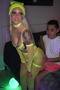 Carina Blair Entices With Fishnets As She Delivers An Intimate Bedroom Lesson