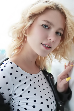 Scarlet Shows Luscious Ass And Perky Breasts