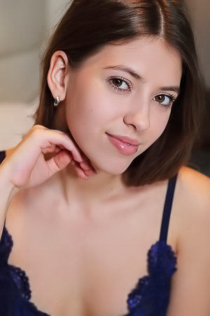 Lovely Naked Avery