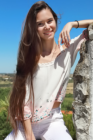 Leona Mia - Postcard from Portugal