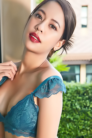 Flawless Asian Girl Linda
