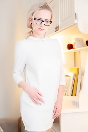 Hanna Rey - Naughy Roommate
