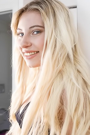 Lilly Bella Pure Nude Blonde Woman Getting Naked