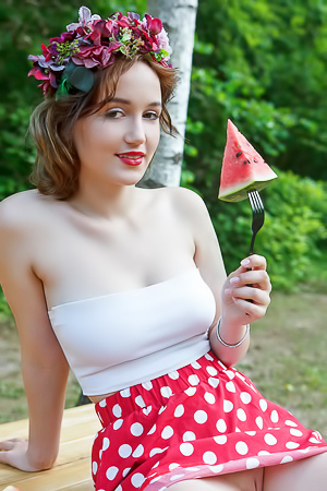 Rokki Her Mouthwatering Curves Sure To Whet Your Appetite