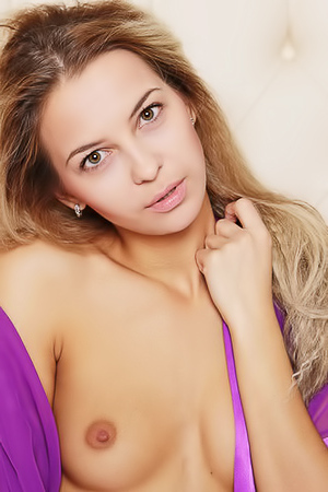 Amor With Leonie