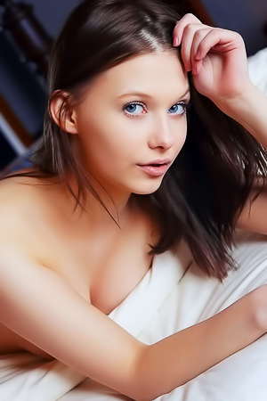 Stasey Shows Off Her Smooth Accuracy Depicted In Glass
