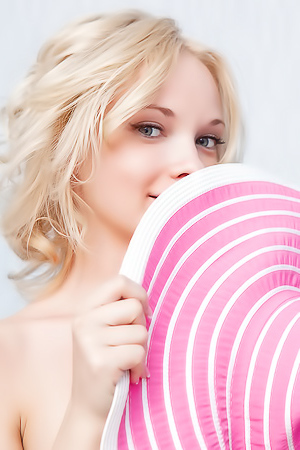 Feeona Loves To Play Erotic Games