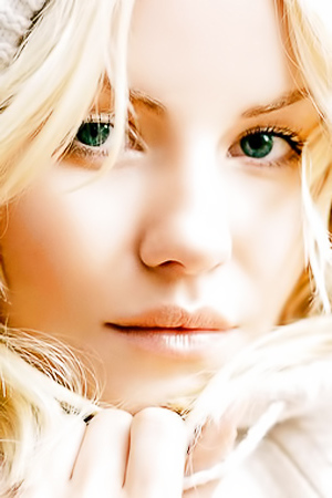 Elisha Cuthbert Radiates A Powerful Sexual Energy